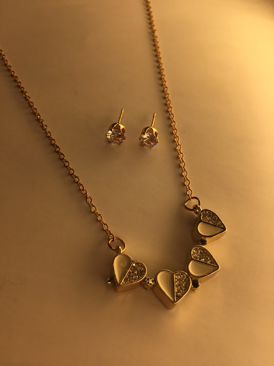 🌸 Elegant Clover Pendant Necklace with Stud Earrings 🌸