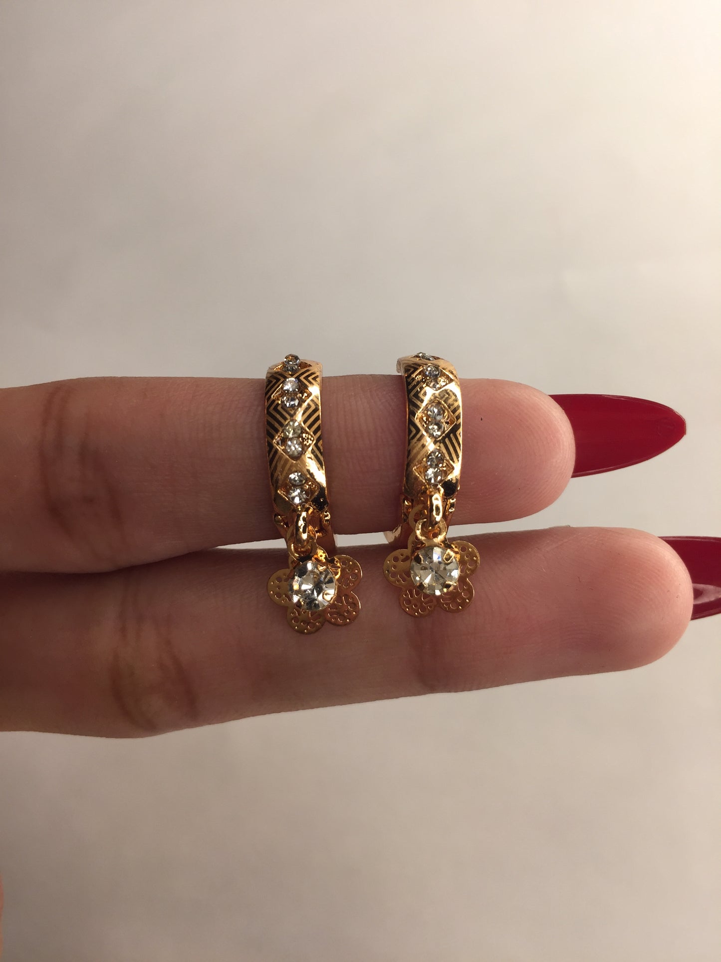 🌟 Elegant Gold-Plated Crystal Drop Earrings 🌟