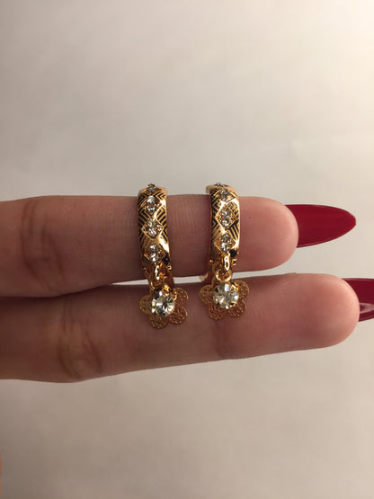 🌟 Elegant Gold-Plated Crystal Drop Earrings 🌟