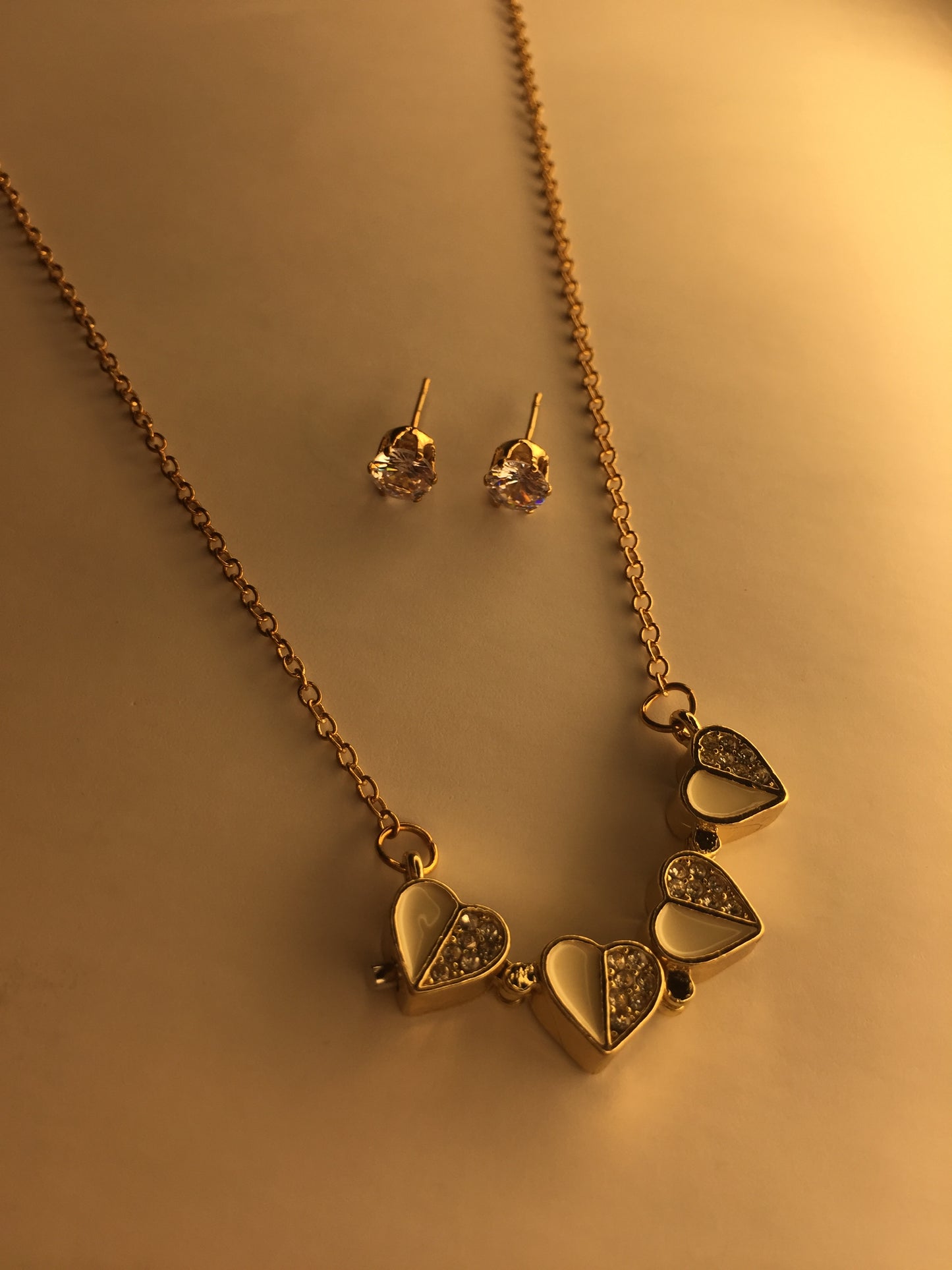 🌸 Elegant Clover Pendant Necklace with Stud Earrings 🌸