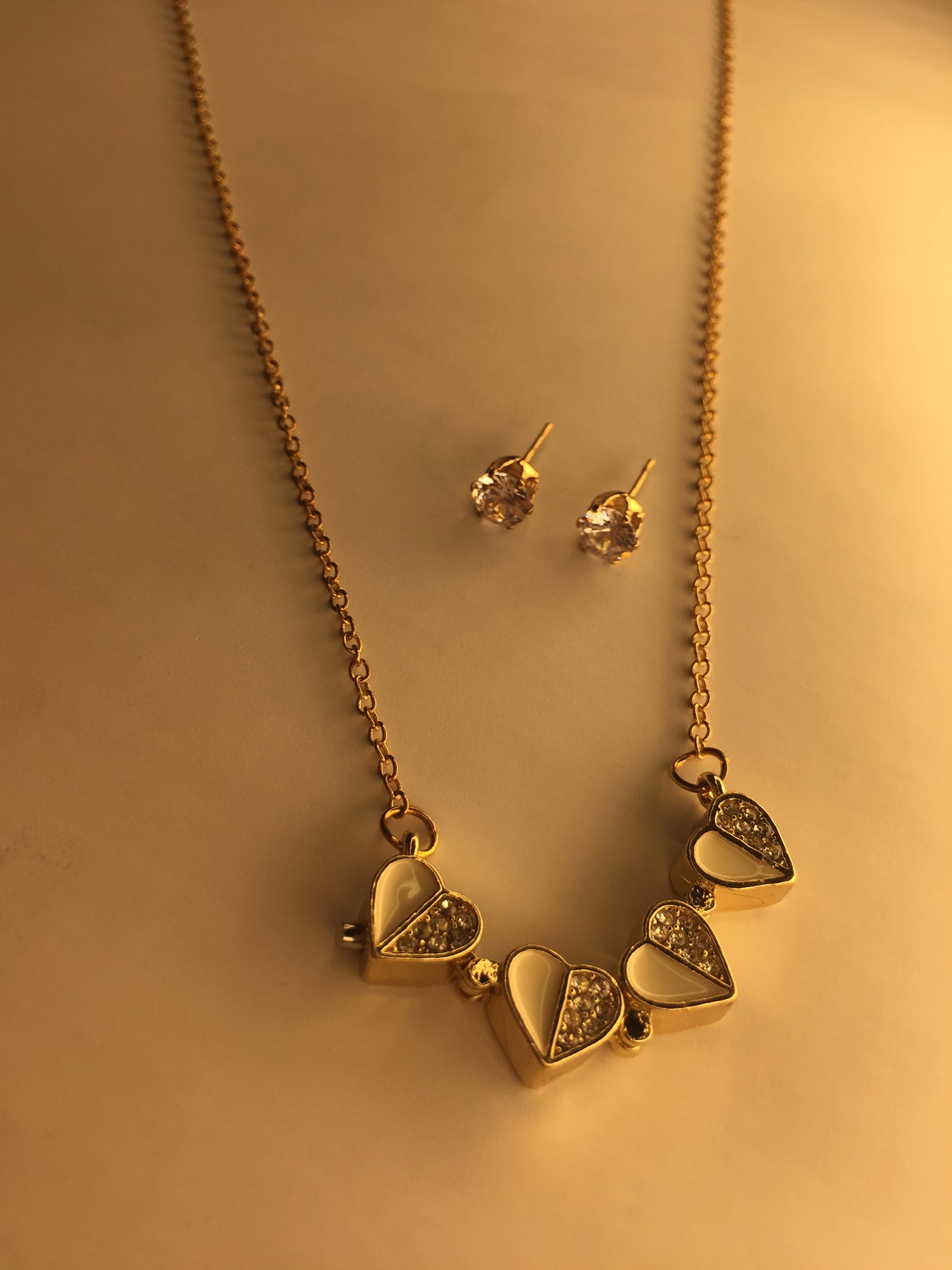 🌸 Elegant Clover Pendant Necklace with Stud Earrings 🌸